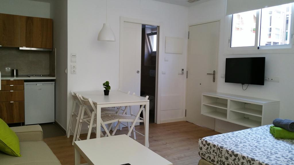 Apartamentos Clavero Malaga Bagian luar foto